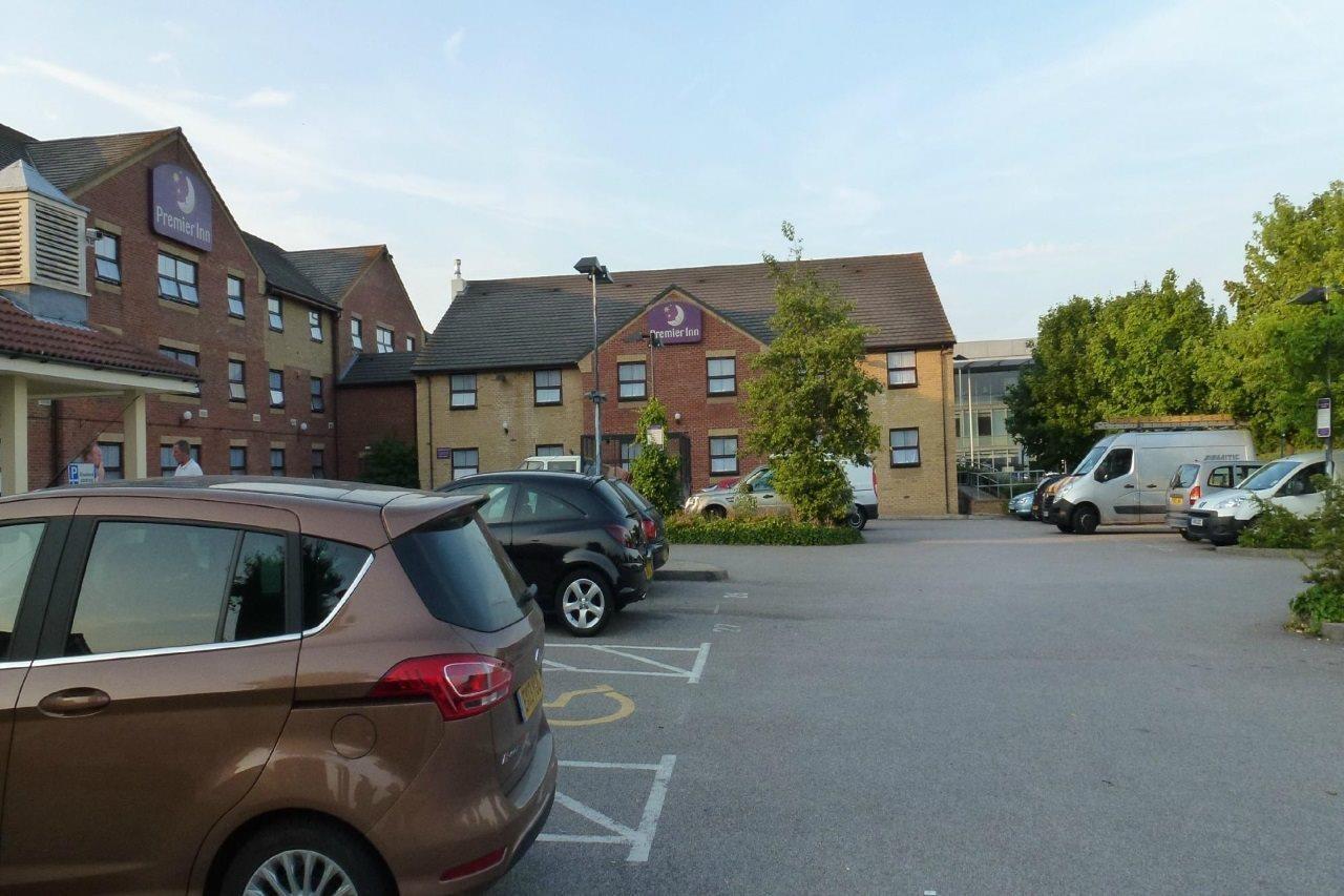 Premier Inn Premier Inn Southend Airport エクステリア 写真