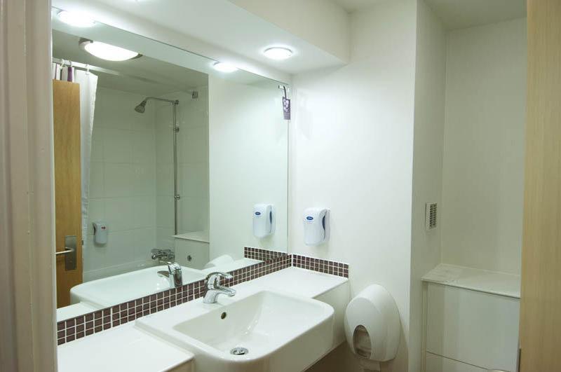 Premier Inn Premier Inn Southend Airport エクステリア 写真