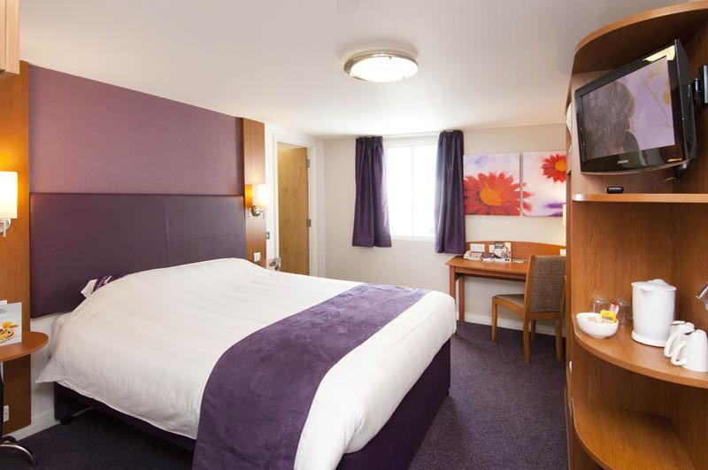 Premier Inn Premier Inn Southend Airport エクステリア 写真